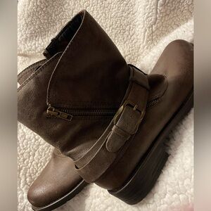 Bare traps brown Crosby 9w plaid lined zip low faux leather never worn new